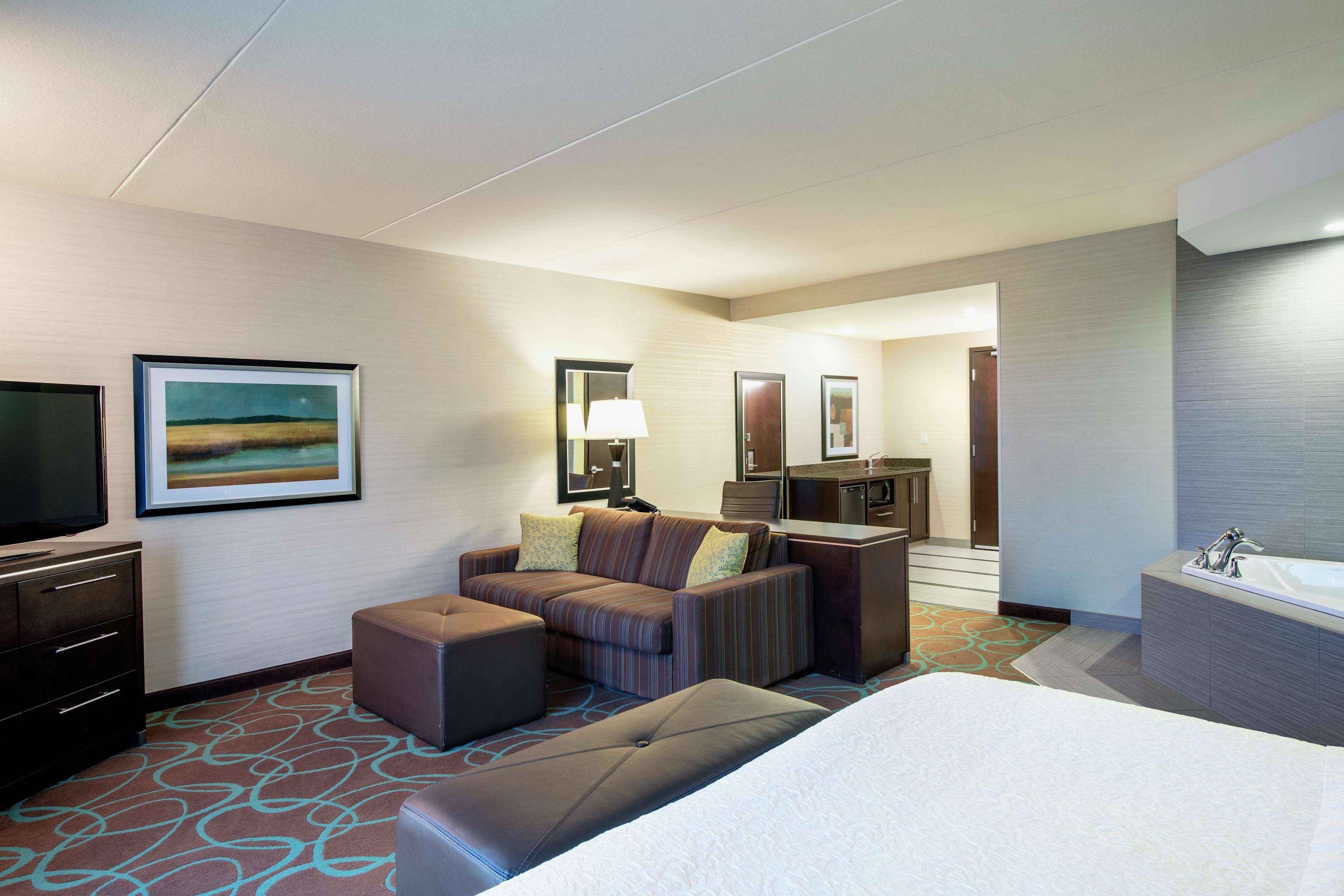 Hampton Inn By Hilton Winnipeg Bagian luar foto