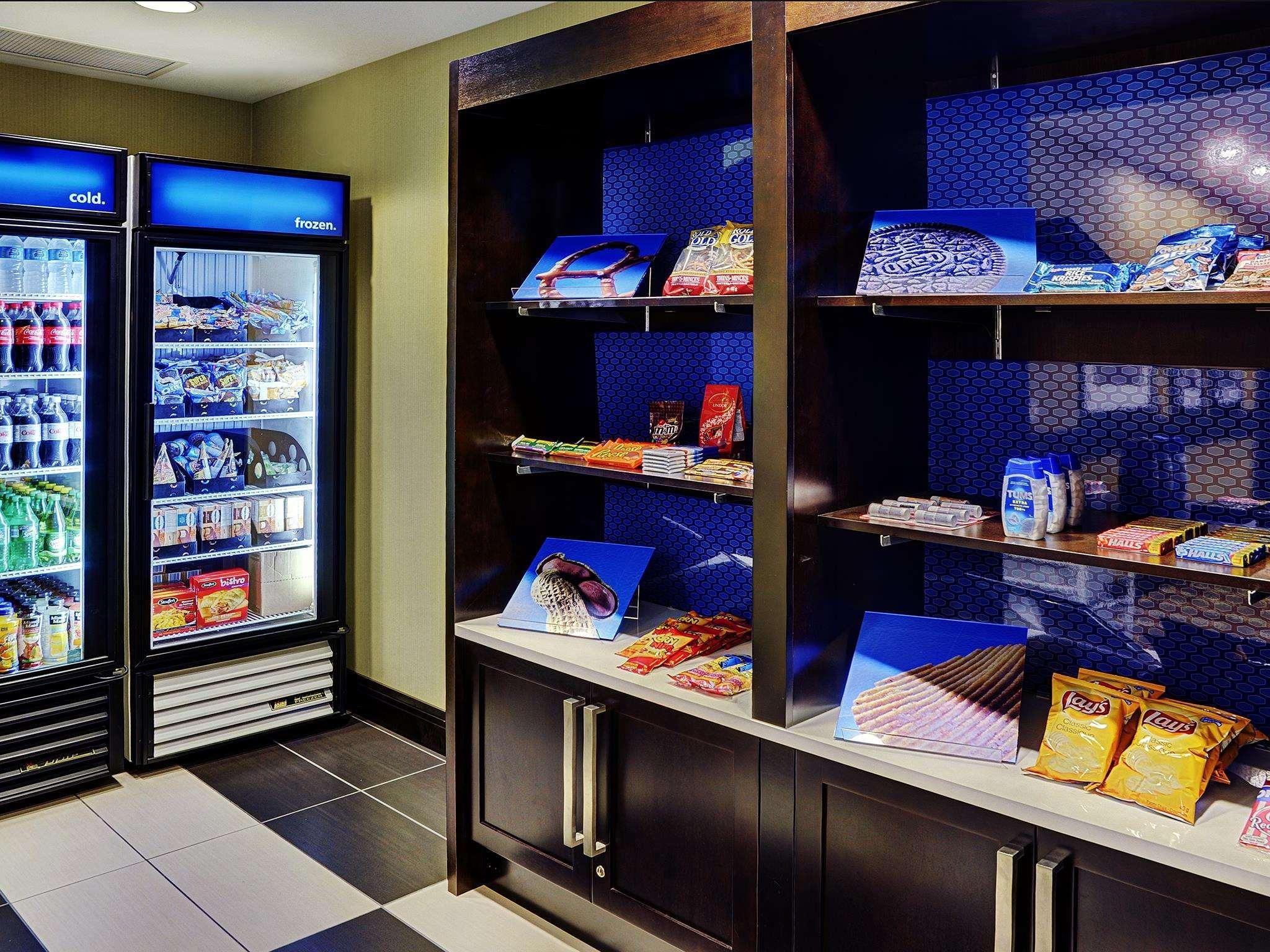 Hampton Inn By Hilton Winnipeg Bagian luar foto