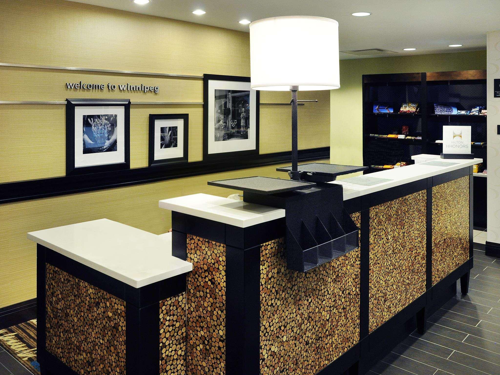 Hampton Inn By Hilton Winnipeg Bagian luar foto