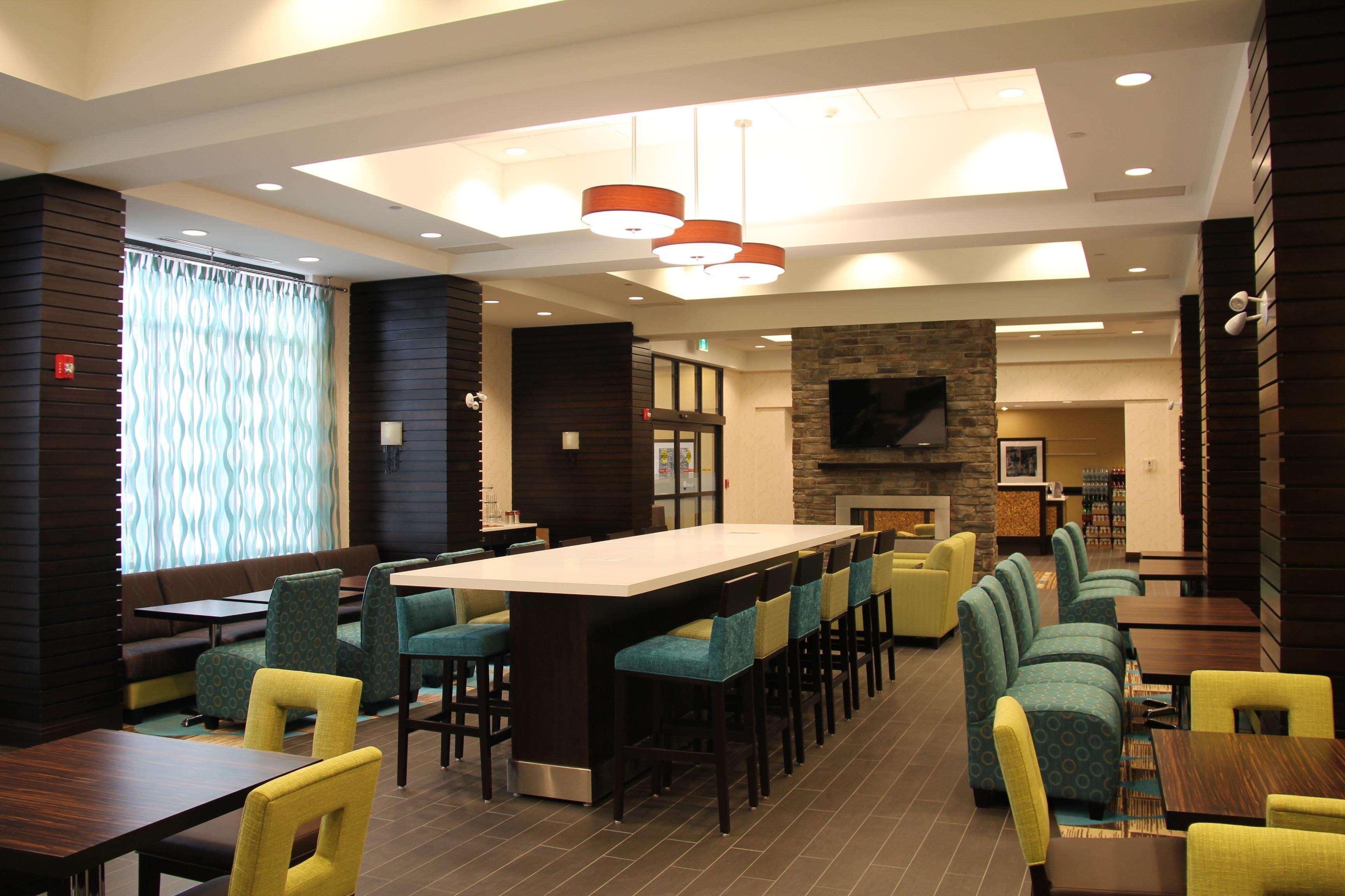 Hampton Inn By Hilton Winnipeg Bagian luar foto
