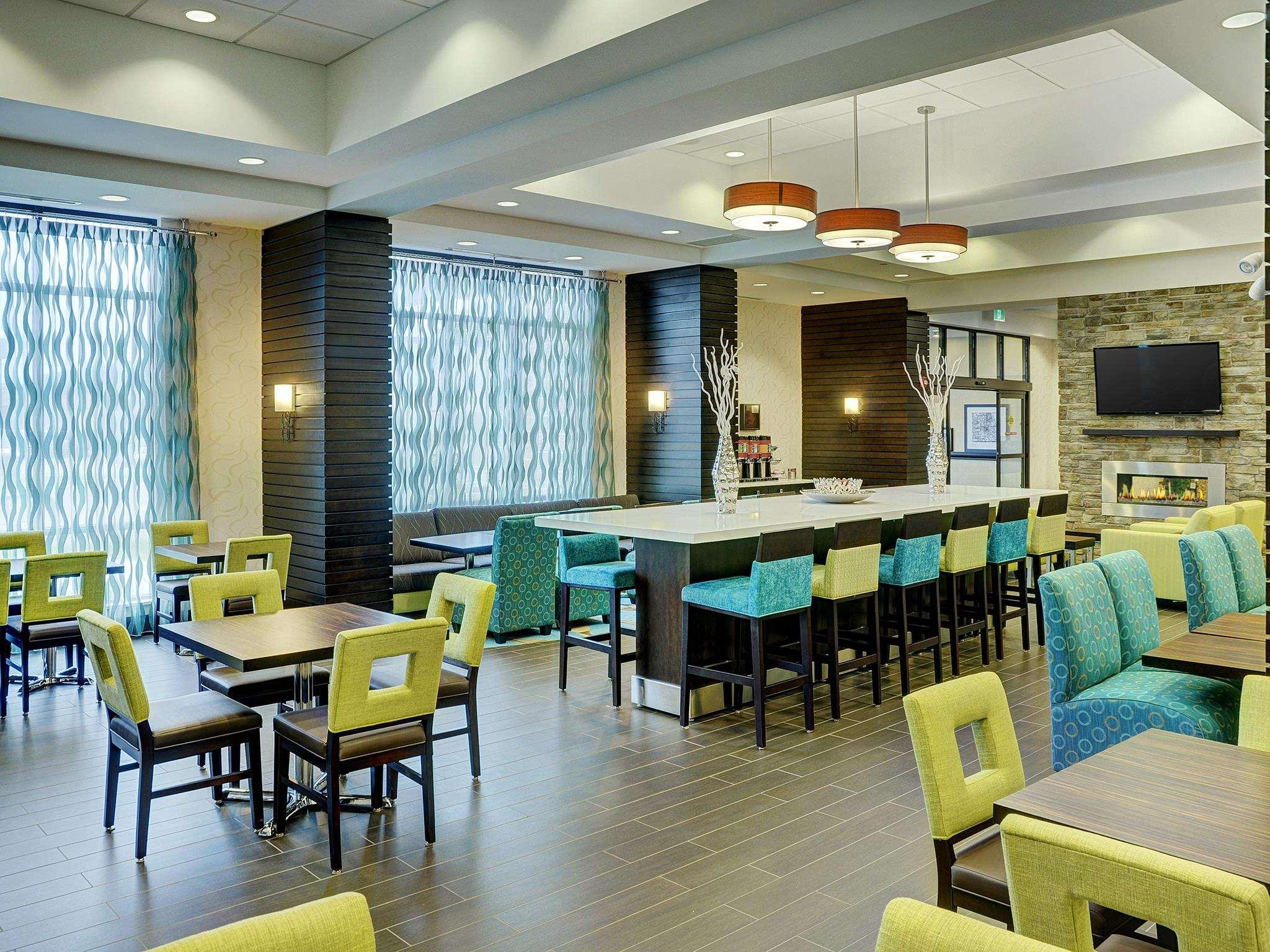 Hampton Inn By Hilton Winnipeg Bagian luar foto