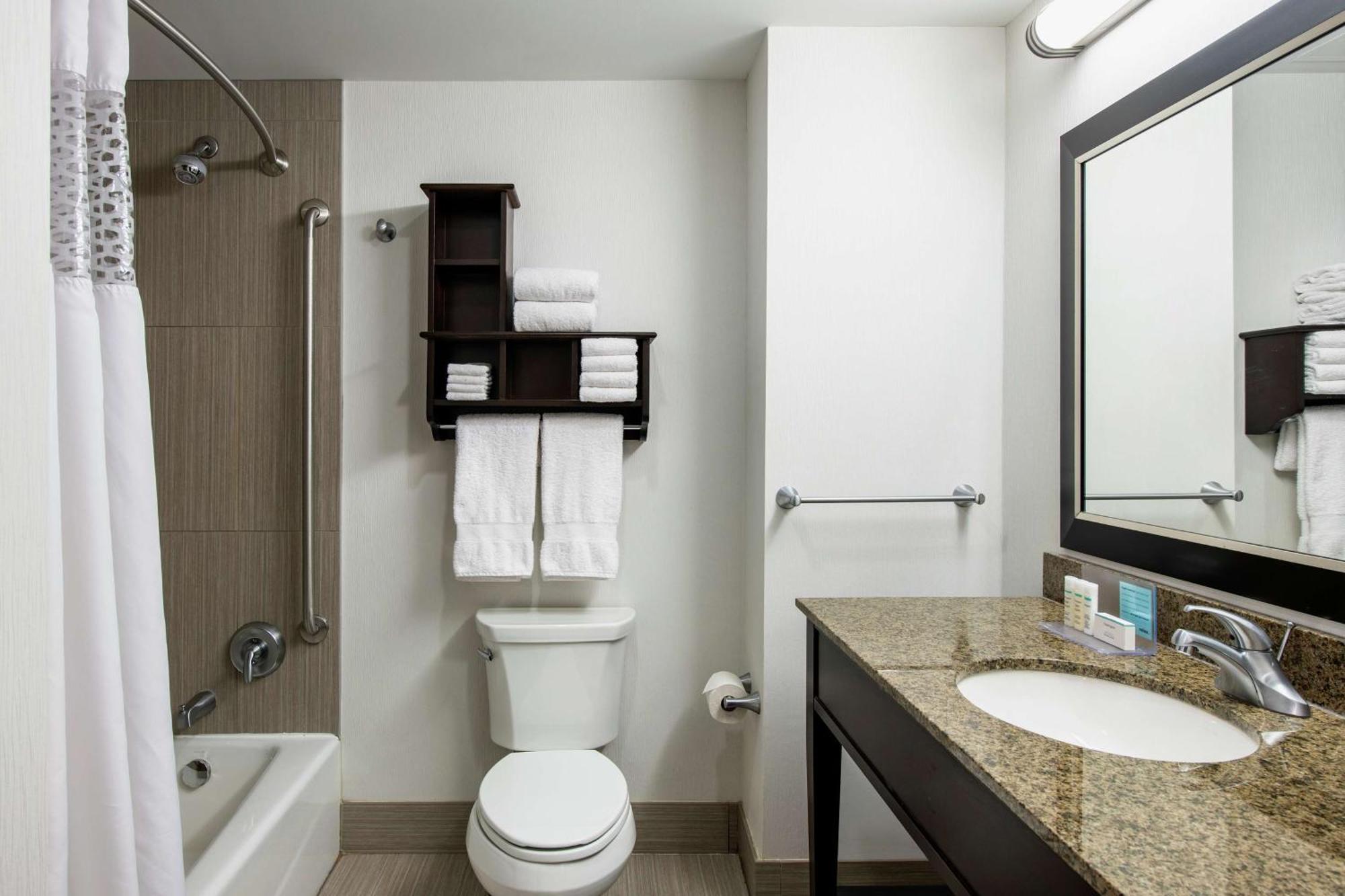 Hampton Inn By Hilton Winnipeg Bagian luar foto